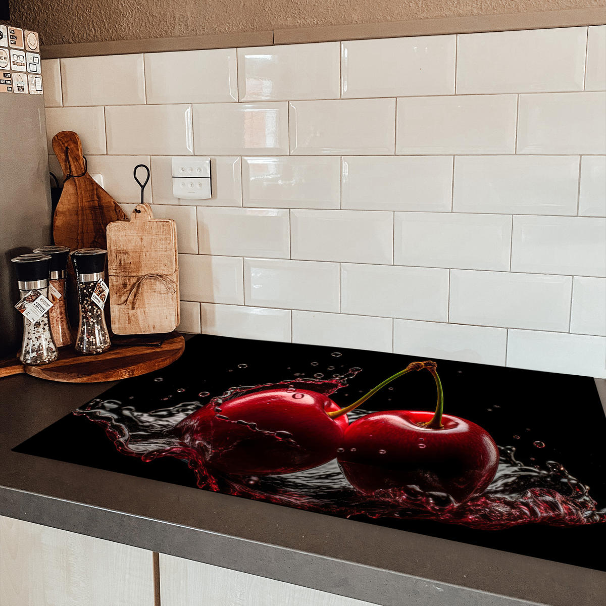 HERDABDECKPLATTE Kirsche - Rot - Frucht - Wasser - Schwarz Ceranfeldabdeckung 85x52 cm - Kirschrot, Kunststoff (85/52/0.2cm) - MuchoWow