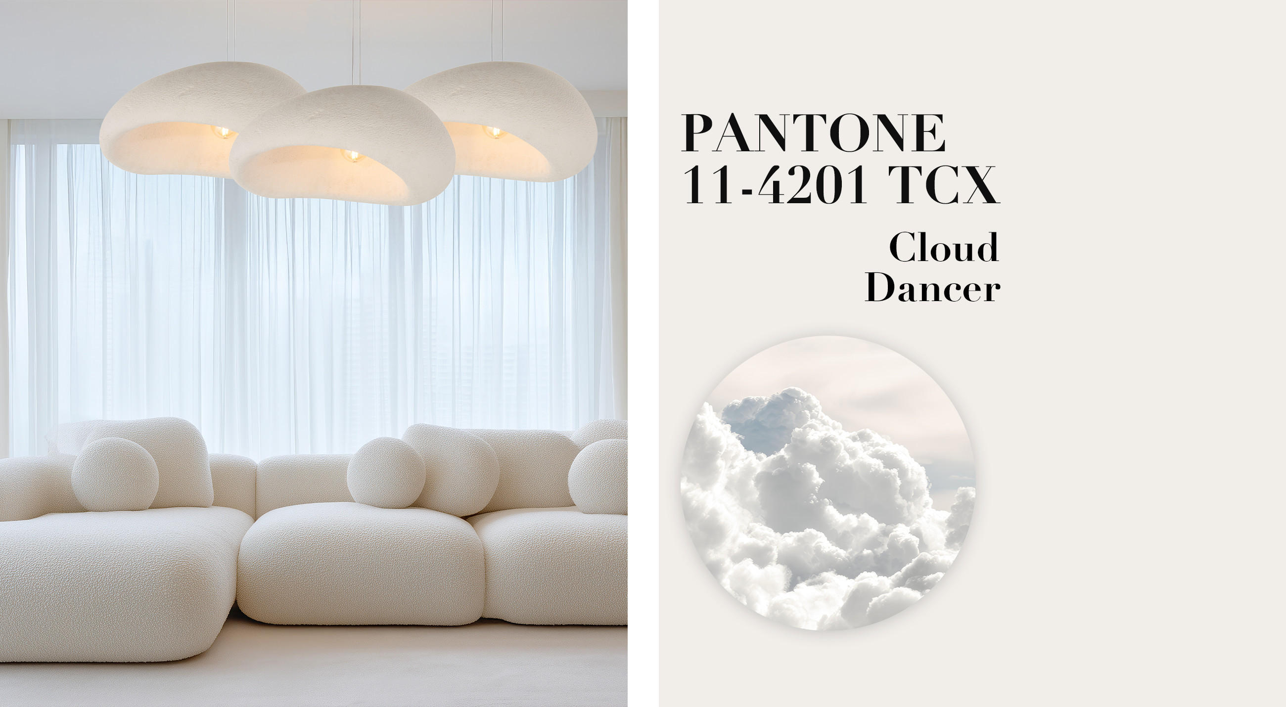 Helles Wohnzimmer mit weißer Couch, Hängelampe und Text "Pantone 11-4201 TCX Cloud Dancer"