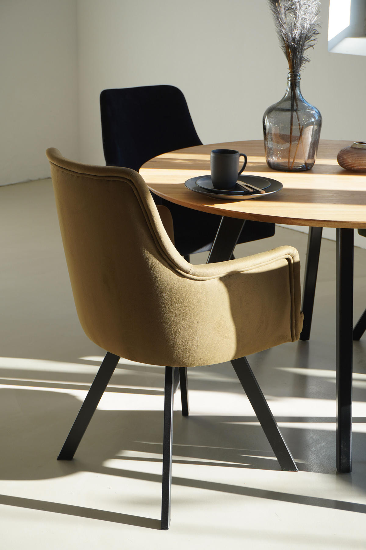 ARMLEHNENSTUHL Sello oliv mit T-Fuß drehbar - Schwarz/Olivgrün, Textil/Metall (55/90/58cm) - INKA furniture