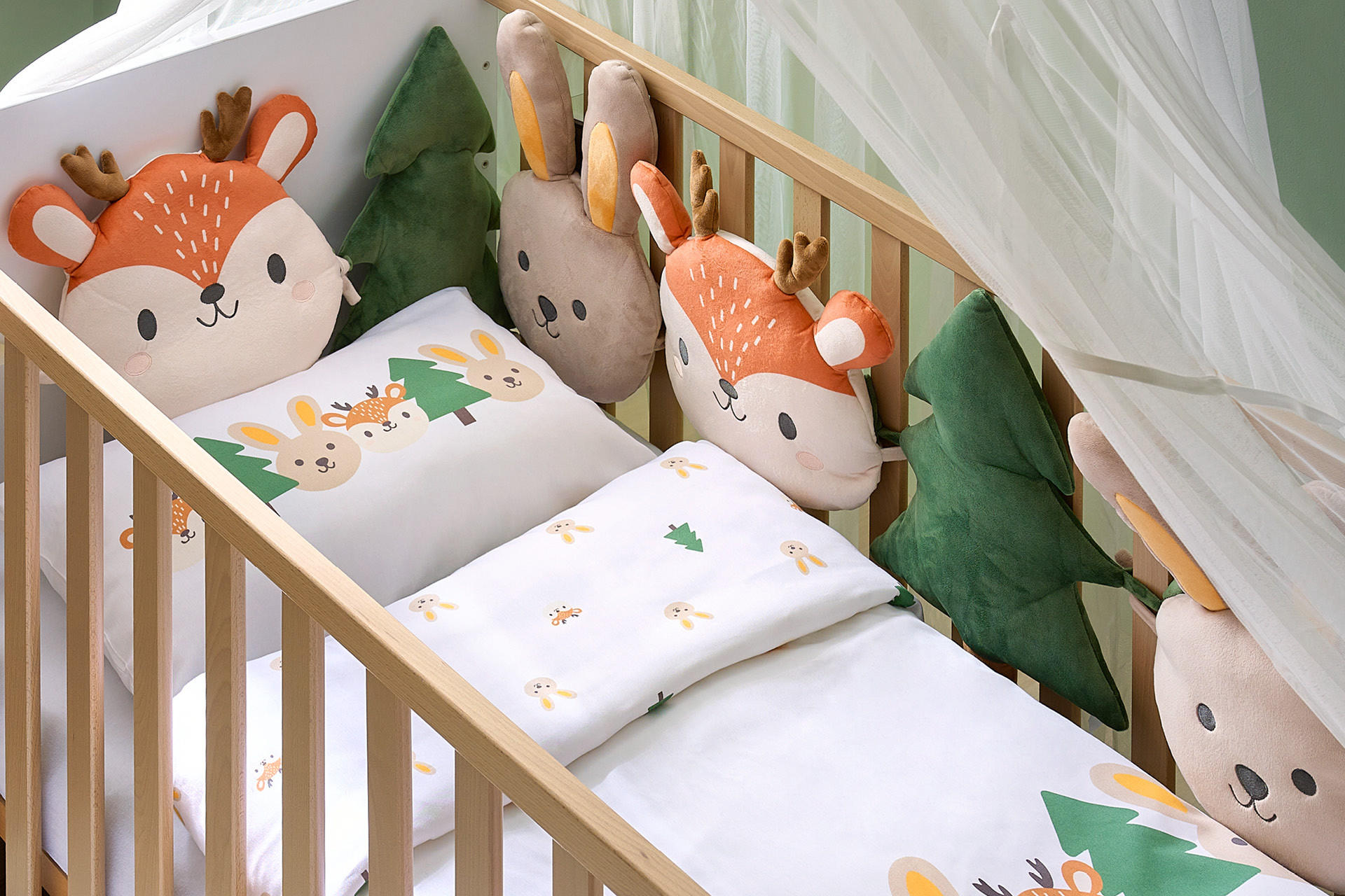 Babyzimmer mit bunten Wohnaccessoires