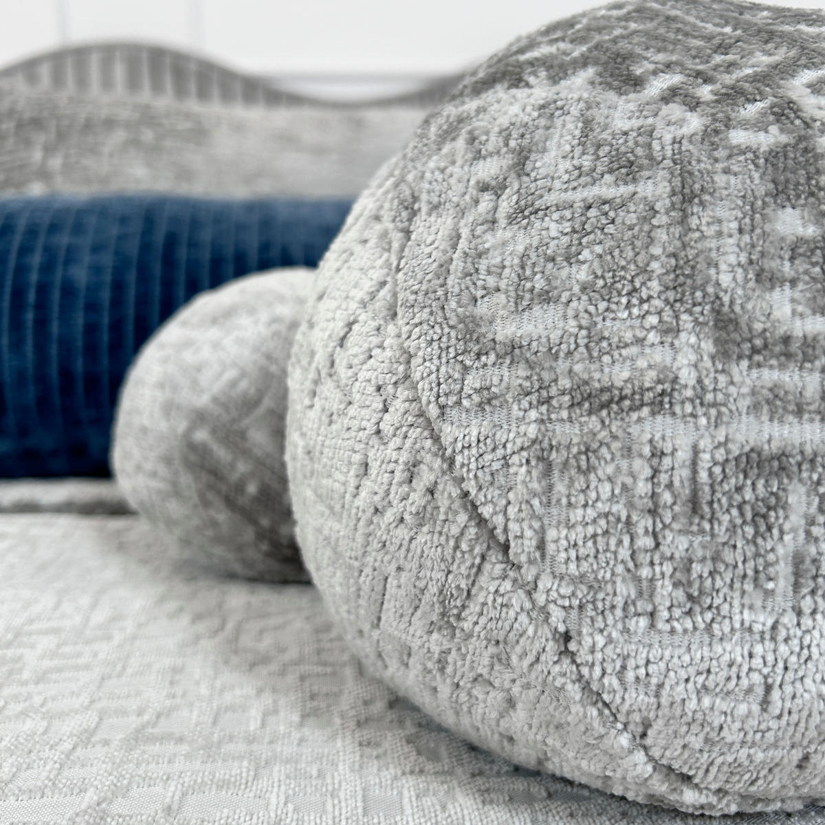 SET AUS ZWEI ZIERKISSEN Happy Pill Grau 13/30 cm - Grau, Textil (30/30cm) - Maison de Reve