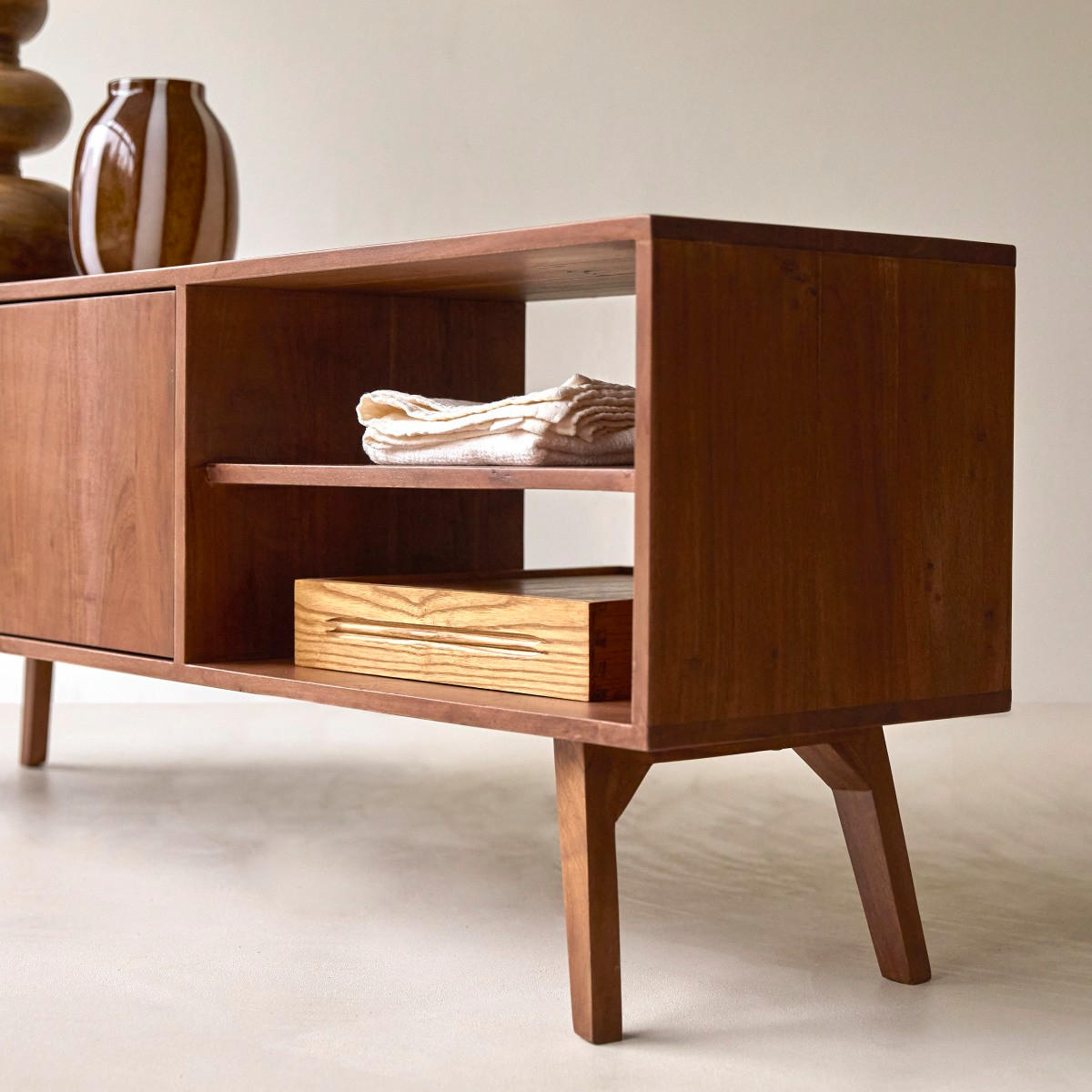 TV-SCHRANK Niels Dunkelbraun aus Akazie - Dunkelbraun, Holz (147/53/35cm) - Tikamoon