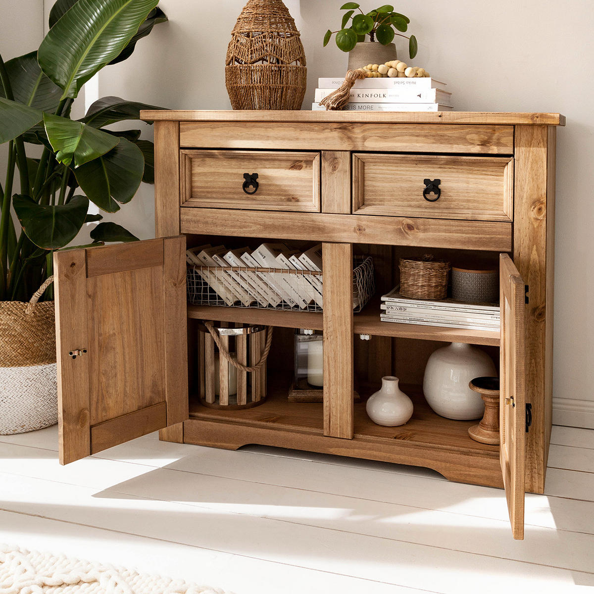 KOMMODE mit Türen - Kiefer massiv - Schwarz/Kieferfarben, Holz/Metall (92/84/44cm) - home24