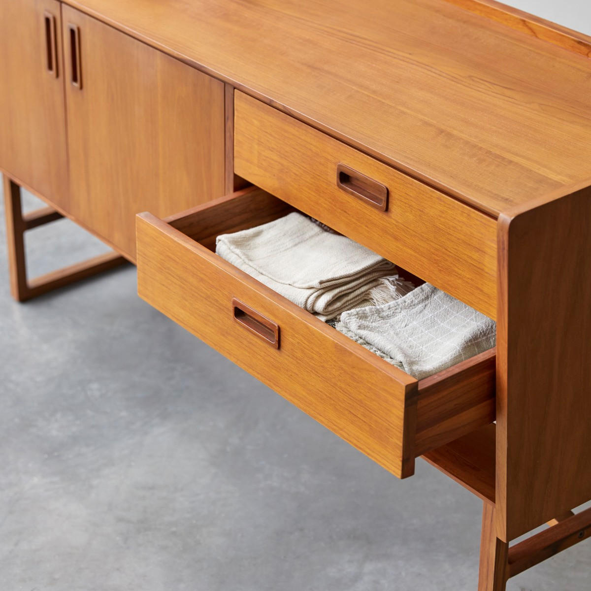 TV-SCHRANK Marcus Natur aus Teak - Naturfarben, Holz (160/74/45cm) - Tikamoon