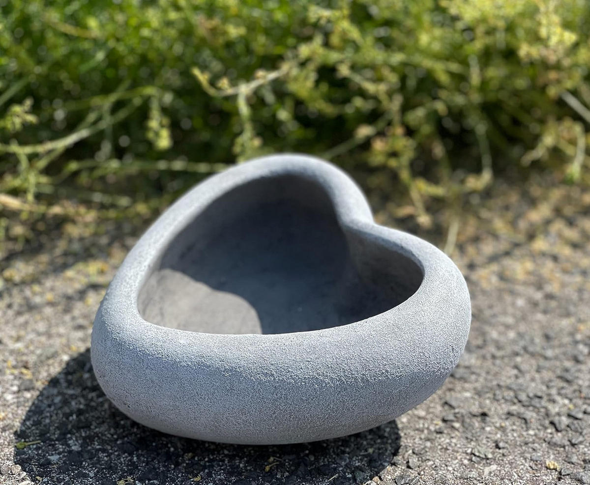 KLEINE Vogeltränke Herz Pflanzschale aus massiven Steinguss frostfest - Grau, Stein (19/7/18cm) - stoneandstyle