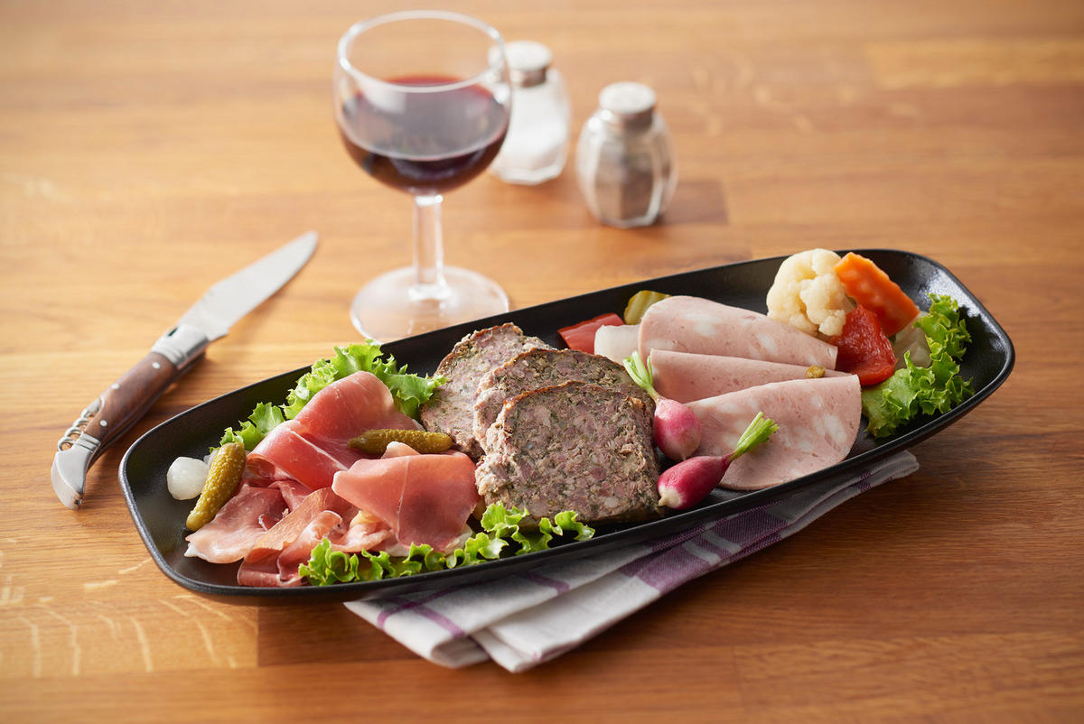 SERVIERPLATTE CLUB 36 cm x 15 cm in gusseisener Optik - Multicolor, Keramik (15/2.9/36cm) - Revol Porcelaine France