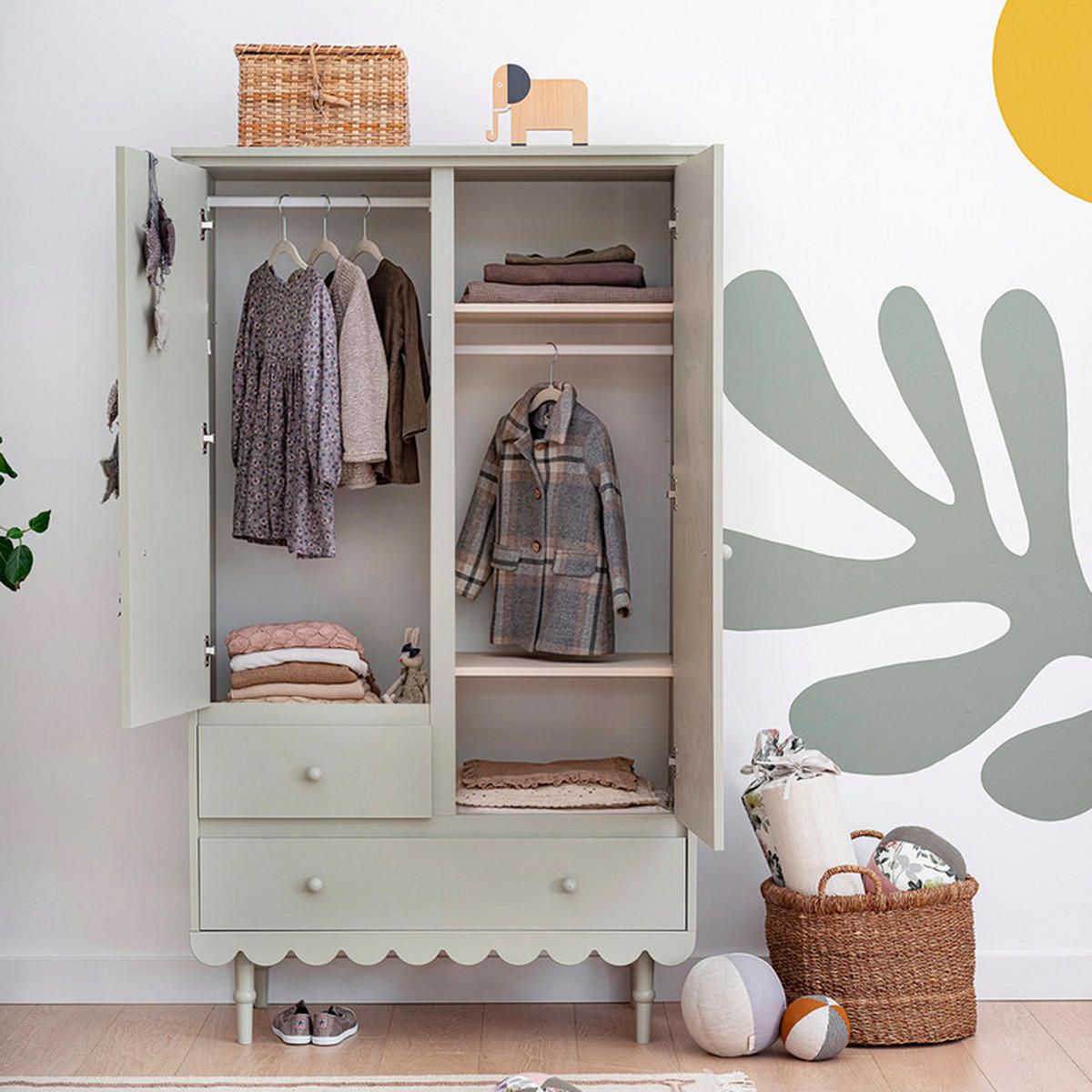 SKŘÍŇ 2DVEŘOVÁ Babushka Olive - zelená barva, kompozitní dřevo (104/183/50cm) - Petits-meubles