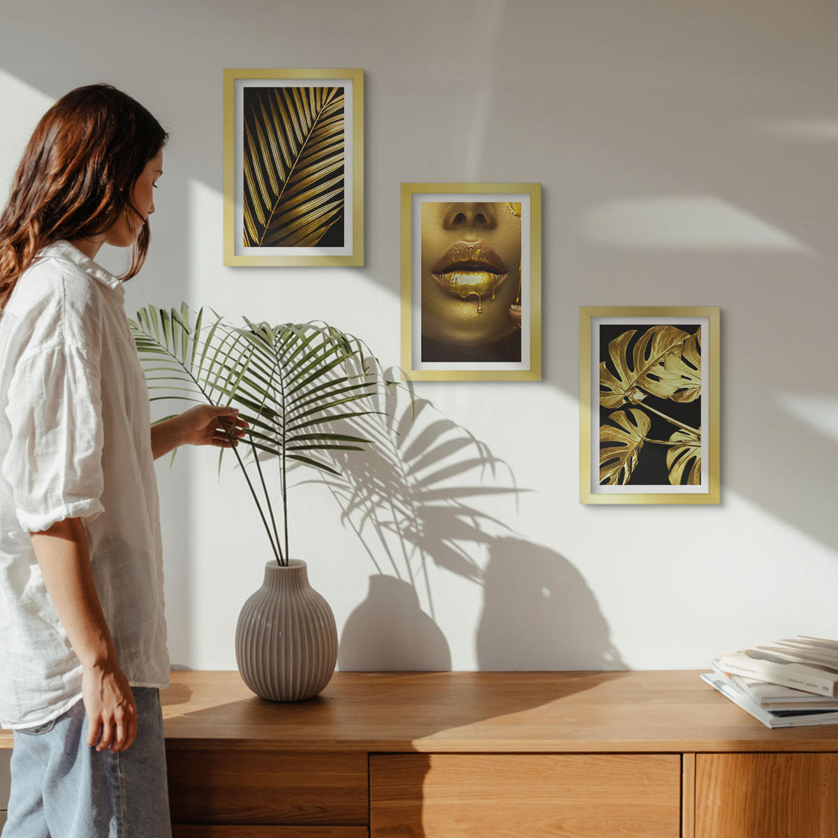 WANDBILDER 3er Set - 20x30 cm Goldrahmen - Mund einer Frau mit Monstera-Palme - Goldfarben, Kunststoff (20/30cm) - ArtPrintCave
