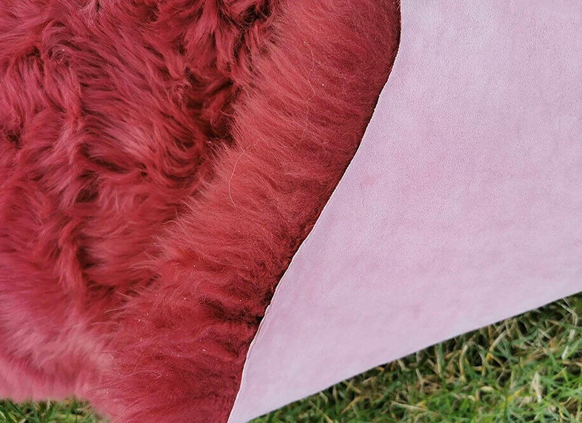 LAMMFELL Öko bunt gefärbt weich Fell Teppich Kirschenrot ca. 110 cm - Kirschrot, Fell (60/110cm) - Provellus