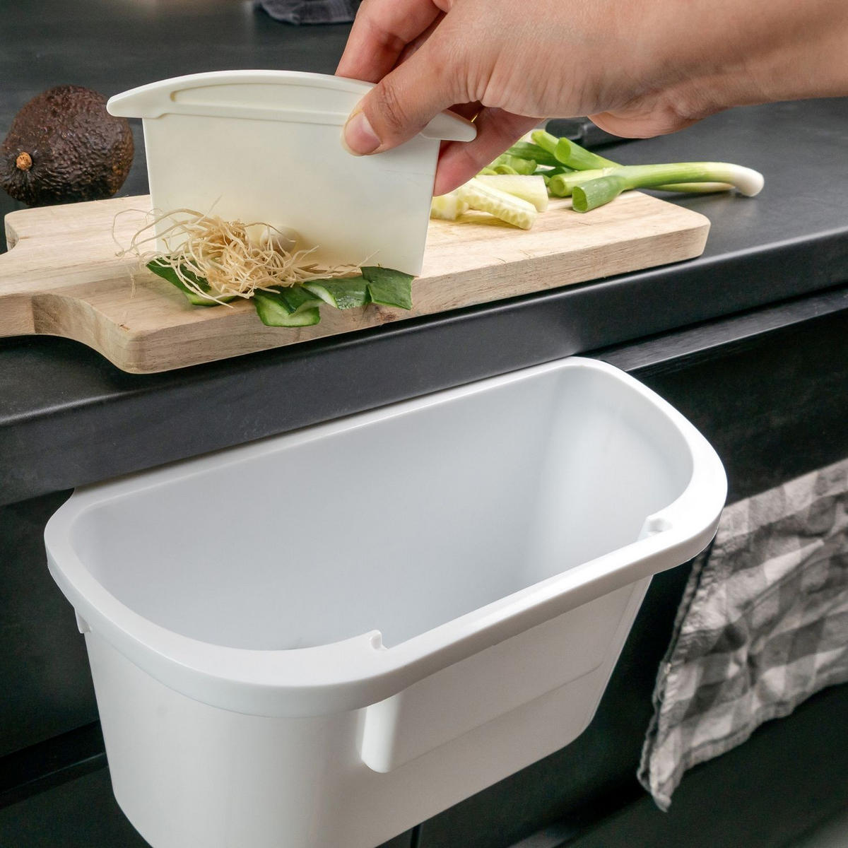 KÜCHEMÜLLEIMER mit Spatel - Weiß, Kunststoff (14.7/15/29cm) - Intirilife