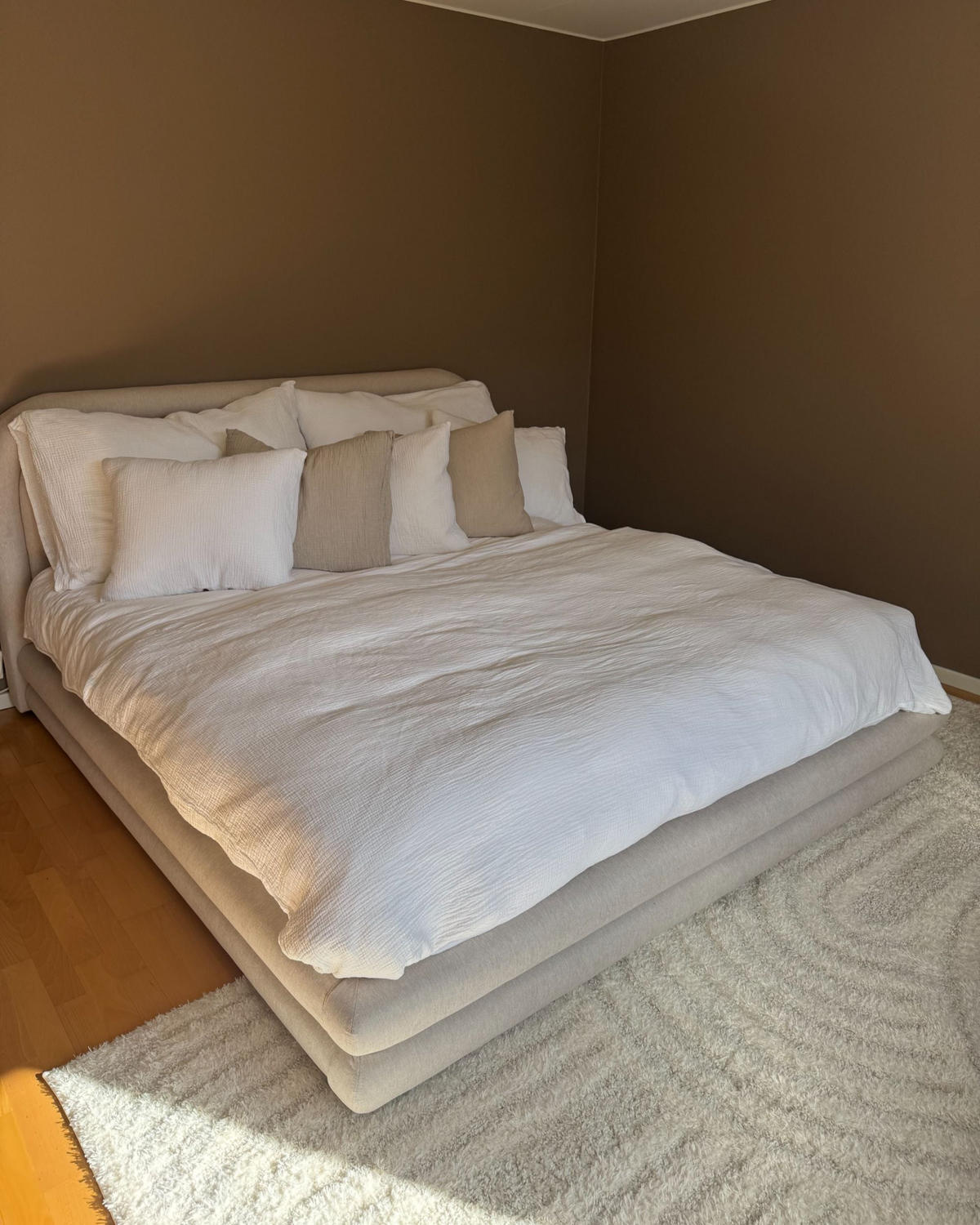 ČALOUNĚNÁ POSTEL s roštem 180x200 cm Béžová Lavardens - béžová, textil (180/200cm) - Beliani