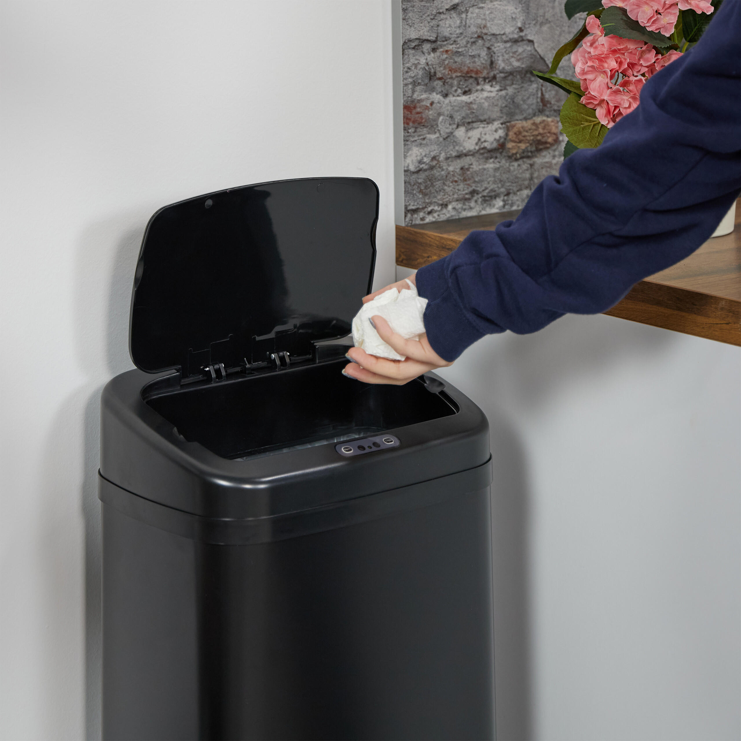 SENSOR-MÜLLEIMER - Schwarz, Kunststoff/Metall (33/84/25cm) - Relaxdays