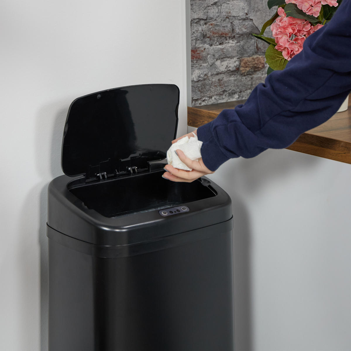 SENSOR-MÜLLEIMER - Schwarz, Kunststoff/Metall (33/84/25cm) - Relaxdays