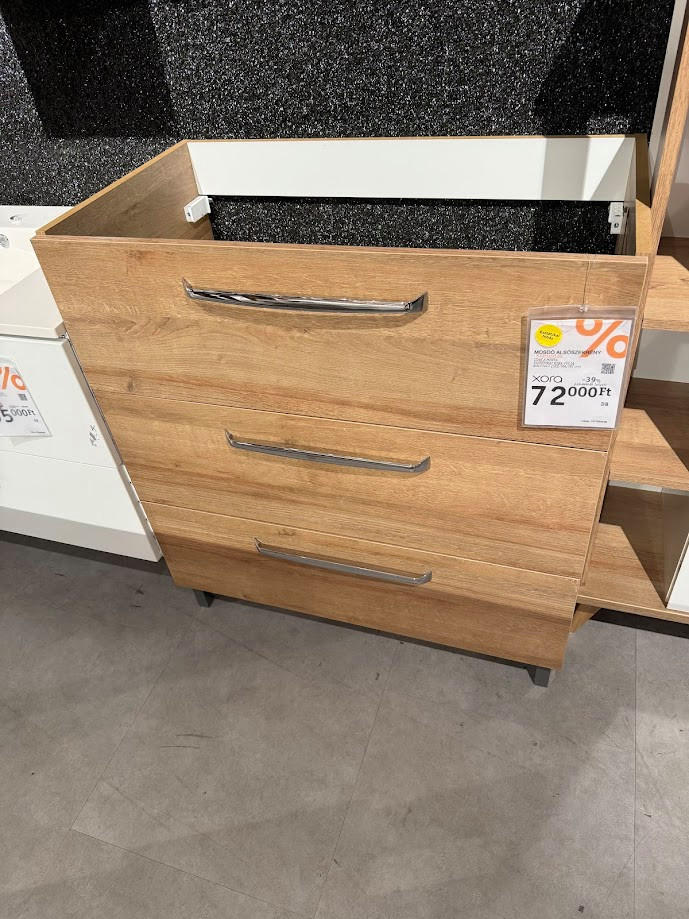 MOSDÓ ALSÓSZEKRÉNY LUGA-BUDAÖRS OUTLET - Xora