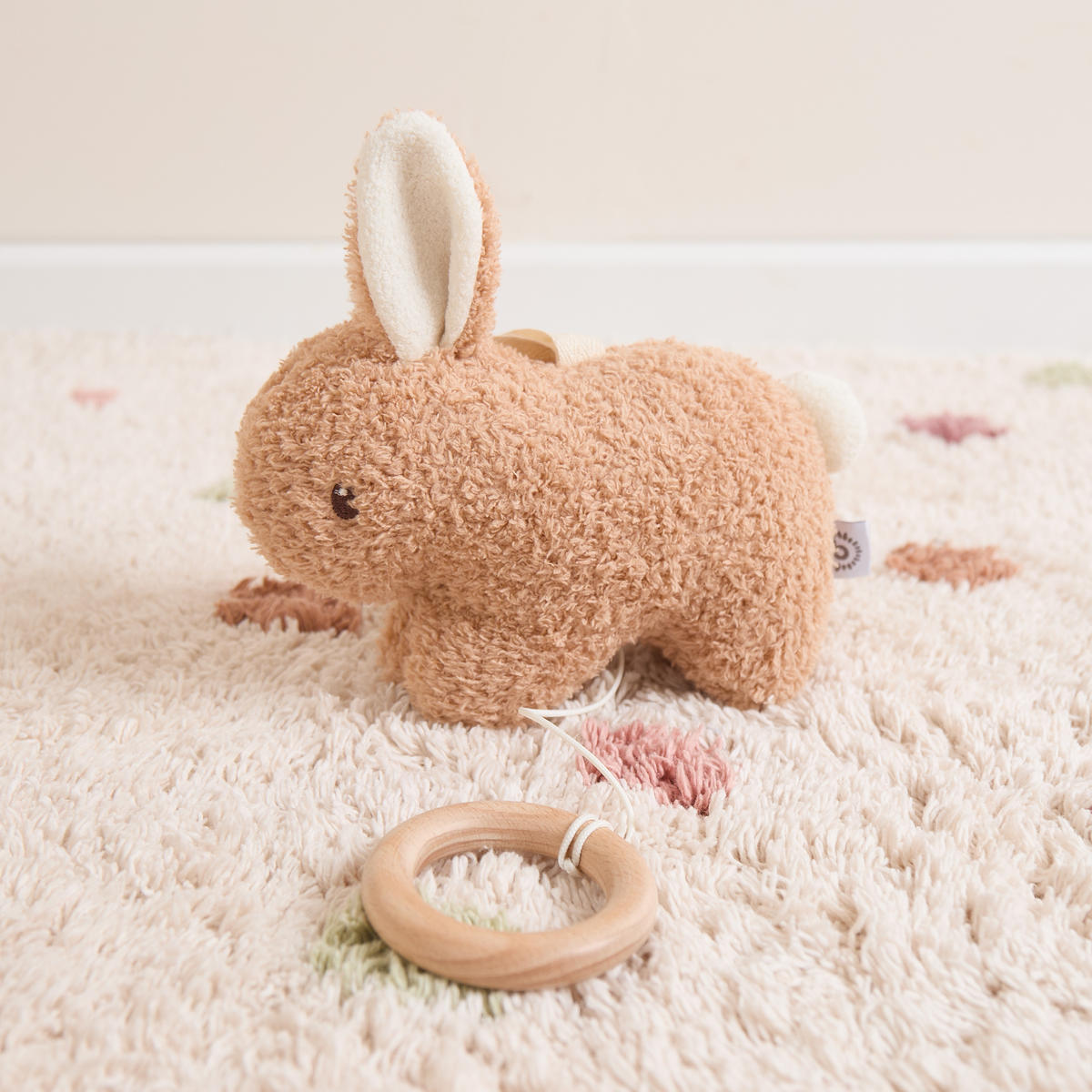 MUSIKSPIELUHR Hase aus Boucle - Ab Gebur - Braun, Textil (18/20cm) - Bieco Spielwaren