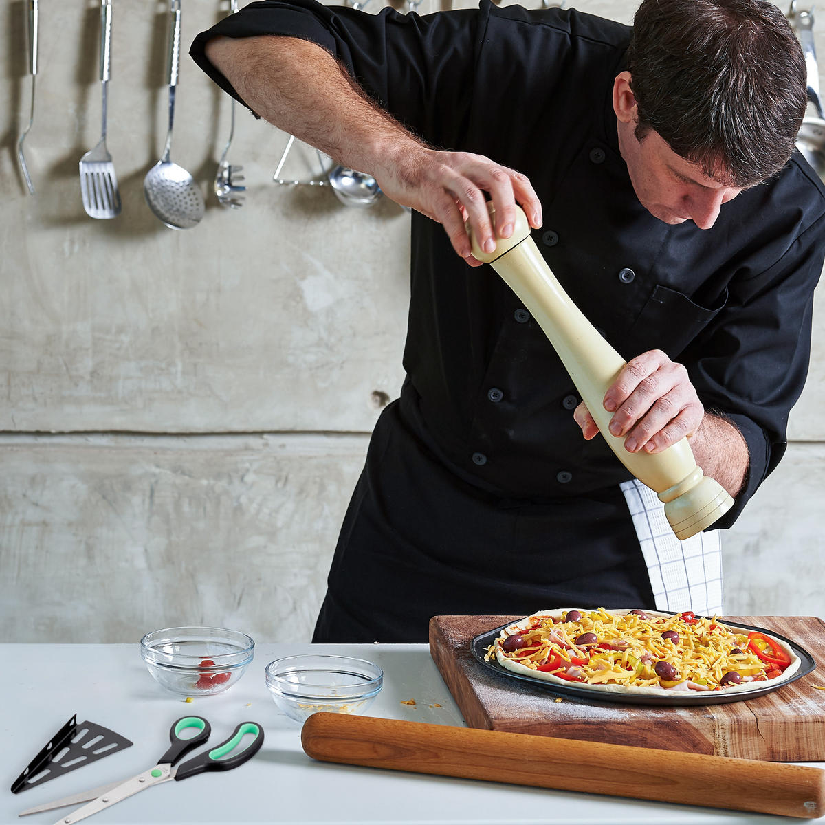 PIZZASCHERE - Schwarz, Kunststoff/Metall (8/8/27cm) - Relaxdays