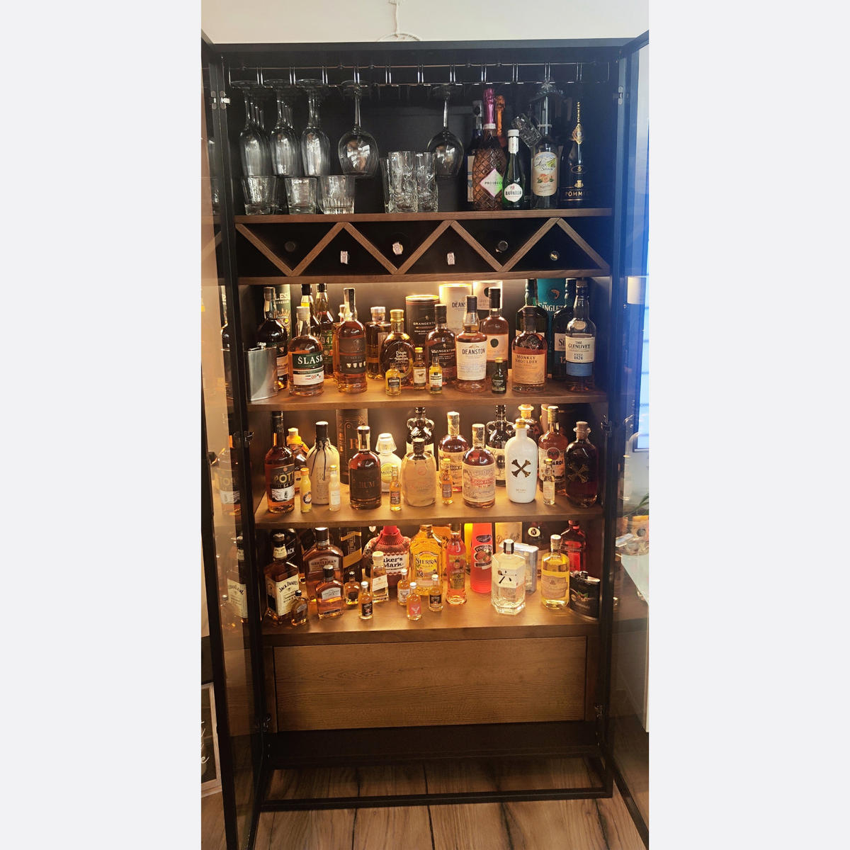 VITRINENSCHRANK aus Holz Bar Wein Schrank CARLA III mit LED-Beleuchtung - Eichefarben, Holz (100/200/45cm) - Rawood Furniture