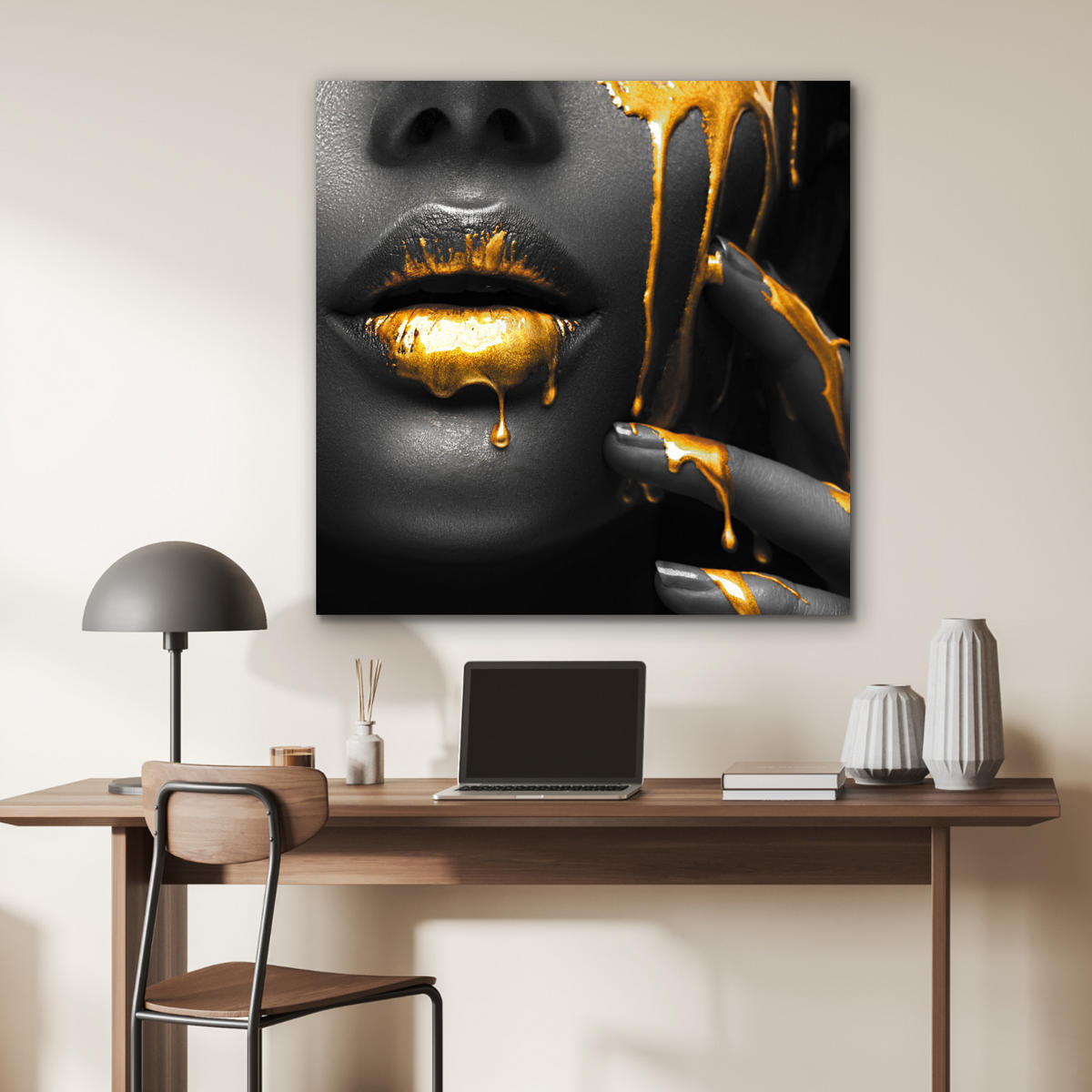 KOVOVÝ OBRAZ Žena - čierna - zlatá - tvár - pery 90x90 cm - zlatá, kov (90/90cm) - MuchoWow