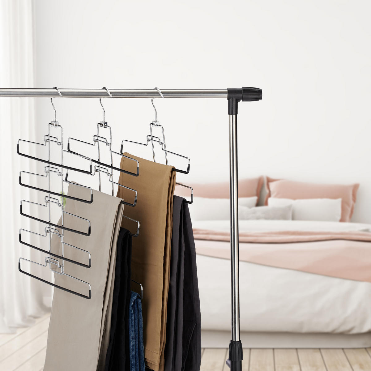 VEČNAMENSKI obešalnik za hlače - srebrne barve, kovina/umetna masa (33.5/52/2cm) - Relaxdays