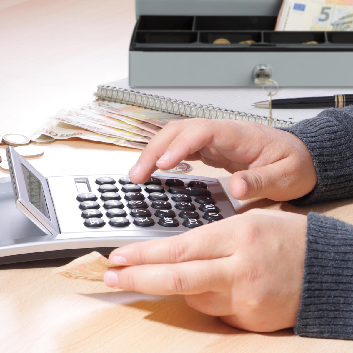 GELDKASSETTE - Grau, Kunststoff/Metall (30/5/20.5cm) - Relaxdays