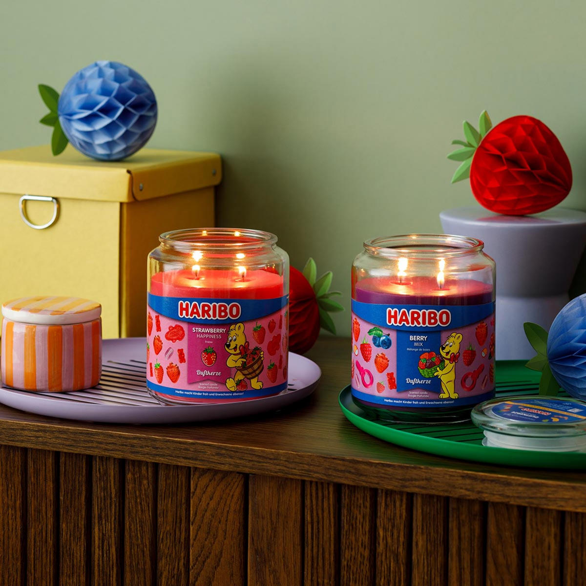 DUFTKERZE Haribo - Hellrot, Glas/Naturmaterialen (13cm)