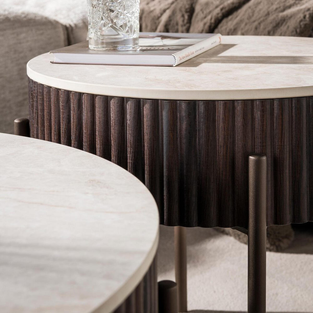 COUCHTISCH-SET CERAMO 2-teiliges Rundtisch-Set mit 3D-Keramikplatte & Wellen-Dekor 80 cm - Dunkelbraun, Keramik (80/80/40cm) - alesvelt