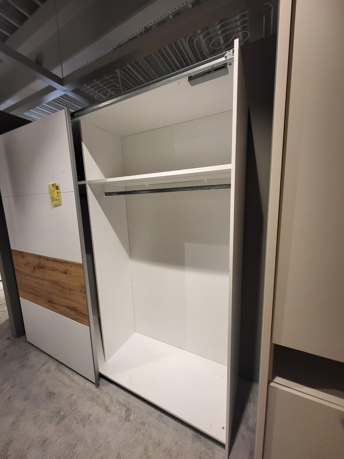 Omara Z drnimi Vrati MEDINA bela, divji hrast - razstavni eksponat - Hom`in