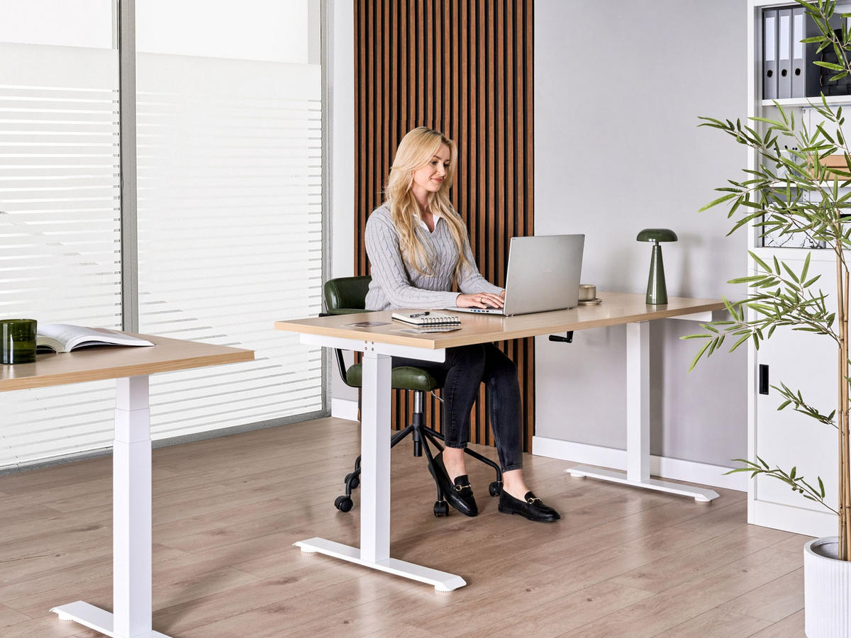 SCHREIBTISCH manuell höhenverstellbar 160/72 cm Hellbraun/Weiß Destines - Hellbraun/Braun, Holzwerkstoff/Metall (72/160/74cm) - Beliani