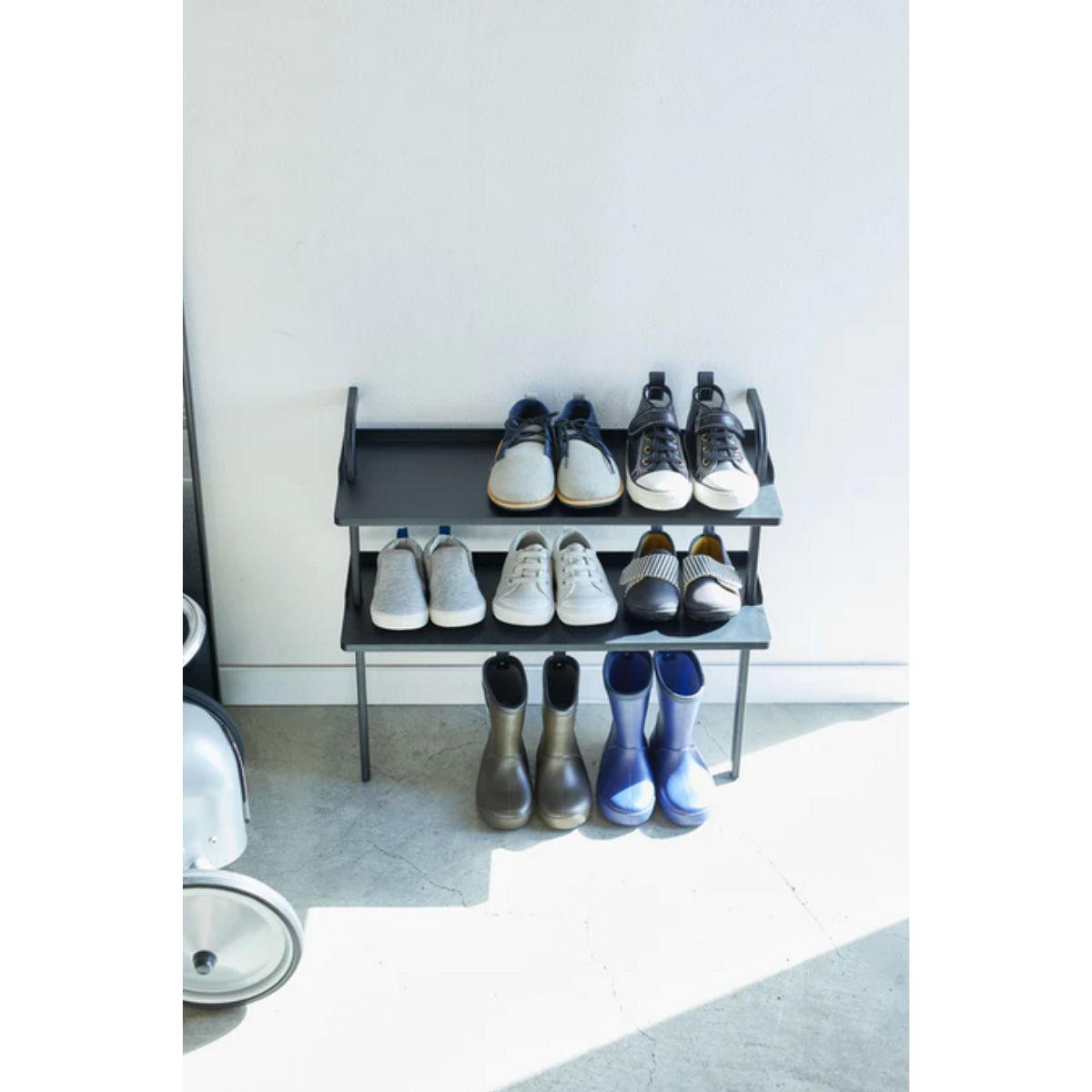 SCHUHREGAL für Kinder aus schwarzem Metall - 50/22/48 cm - Schwarz, Metall (22/48/50cm) - Yamazaki