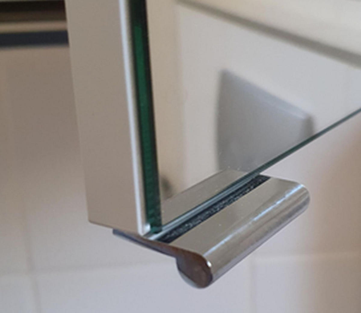 SPIEGELSCHRANKGRIFF BA 32 mm Türgriff Spiegelschrank Türöffner Badmöbelgriff - Chromfarben, Metall (4/0.3/0.2cm) - Livingpoint24