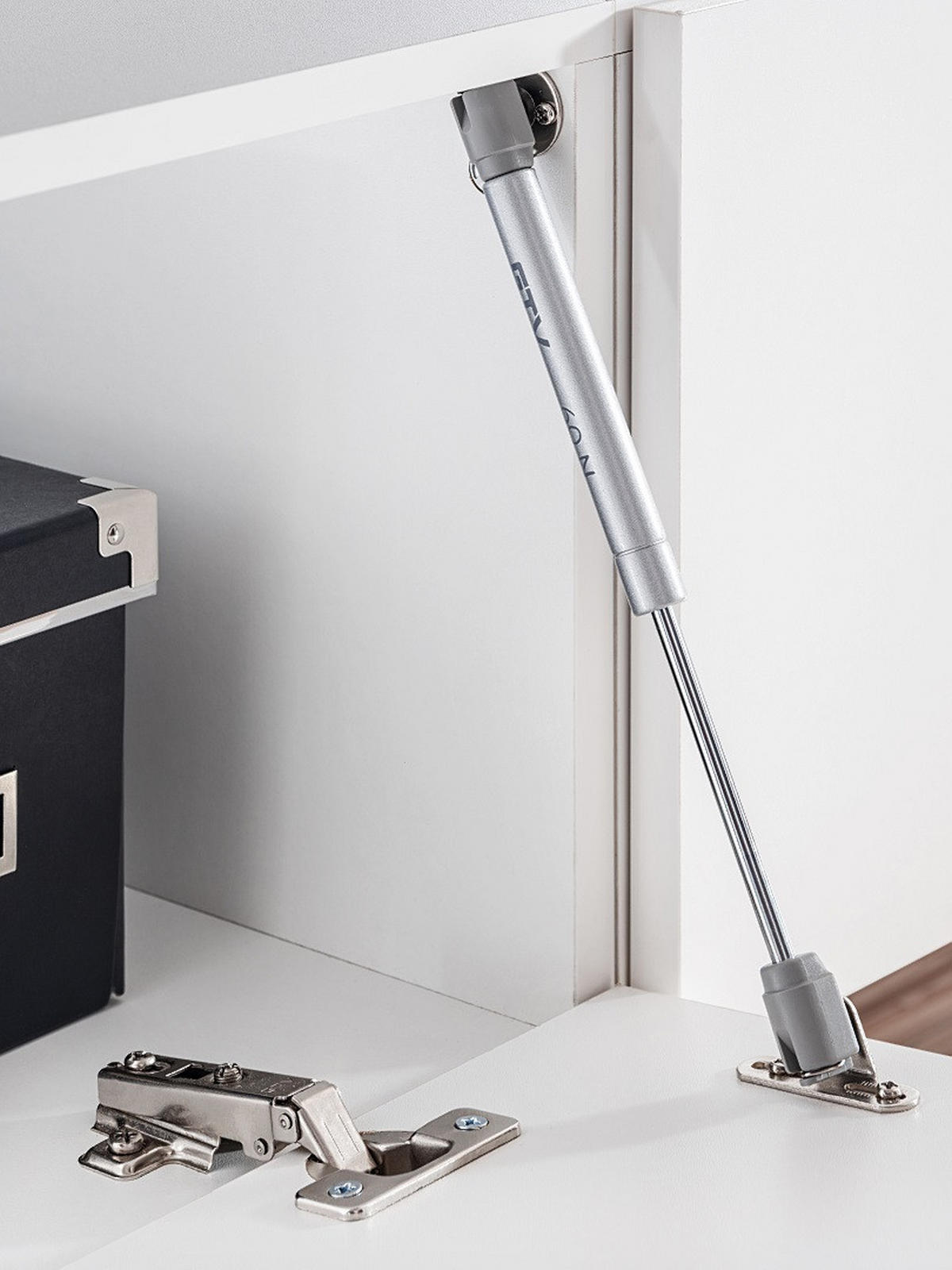 TV-HÄNGEBOARD LORETO, Weiß, Schwarz Hochglanz - Schwarz/Weiß, Holzwerkstoff (200/30/41.5cm) - Komodee