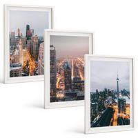 BILDER SET 3er Set - 40x60 cm Weißer Rahmen - Städte bei Nacht, Wolkenkratzer, Lichter - Weiß, Kunststoff (40/60cm) - TULUP