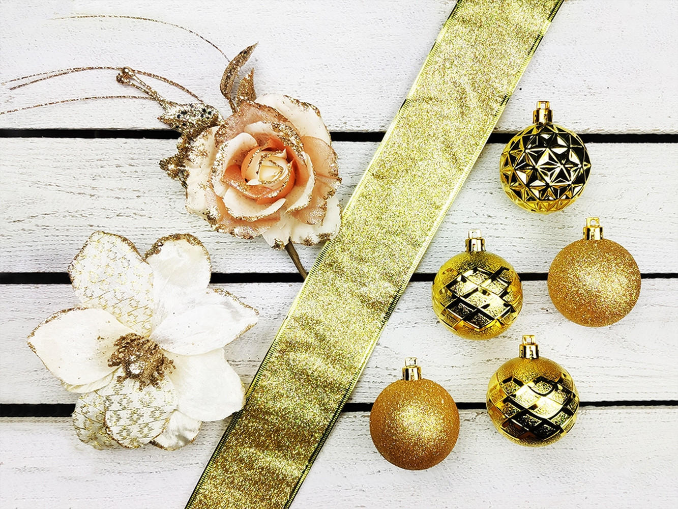 LAALU CHRISTBAUMKUGEL-SET 19 Stück in Box GENTLE ROSE für Weihnachtsbäume bis 100 cm - Champagner/Goldfarben, Kunststoff/Textil (20/12/30cm) - LAALU