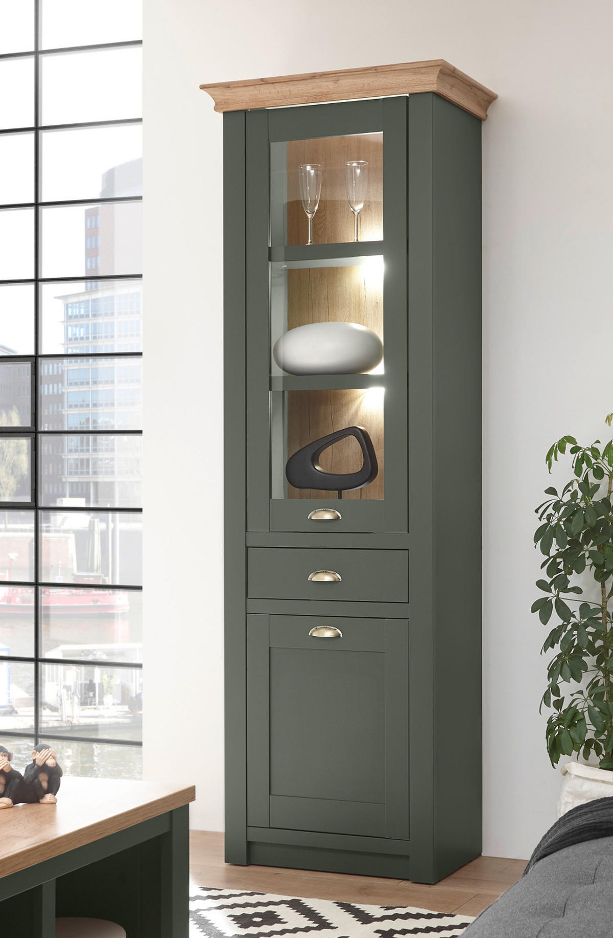 VITRINE grün, Wotan Eiche 68 x 207 cm, Vitrinenschrank im Landhaus-Stil - Dunkelgrün/Messingfarben, Glas/Holzwerkstoff (68/207/45cm) - Furn.Design