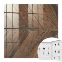 SCHLÜSSELBOX Weiß 30x30 cm – Türöffnung nach rechts - Holz-Fischgrätmuster - Braun, Metall (30/30/5cm) - TULUP