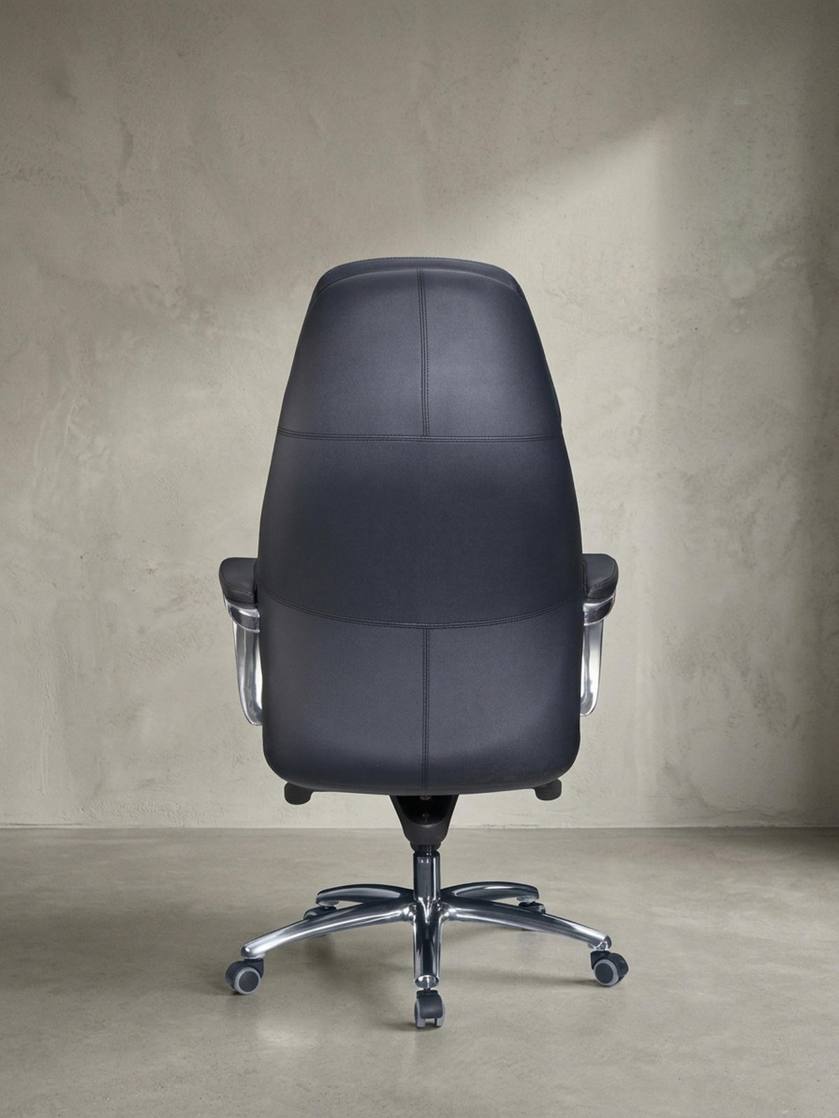 BÜROSTUHL Echtleder bis 120 kg mit Wippmechanik, Armlehnen und hoher Rückenlehne, Schwarz 67x67x137 cm - Silberfarben/Schwarz, Leder (67/137/67cm) - KADIMA DESIGN