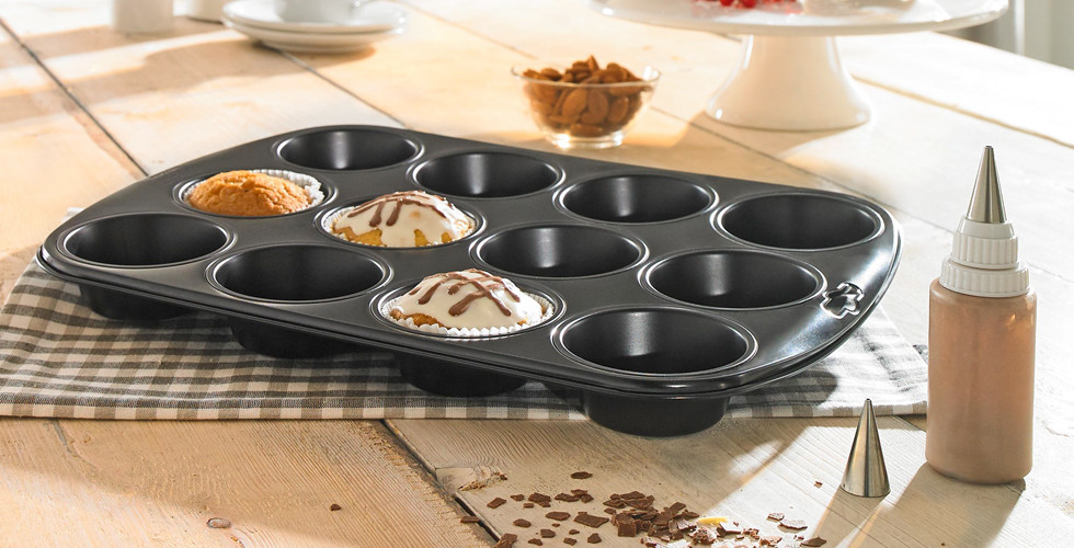 Die antihaftbeschichtete Muffins-Backform von Kaiser ist ideal für zwoelf Muffins.