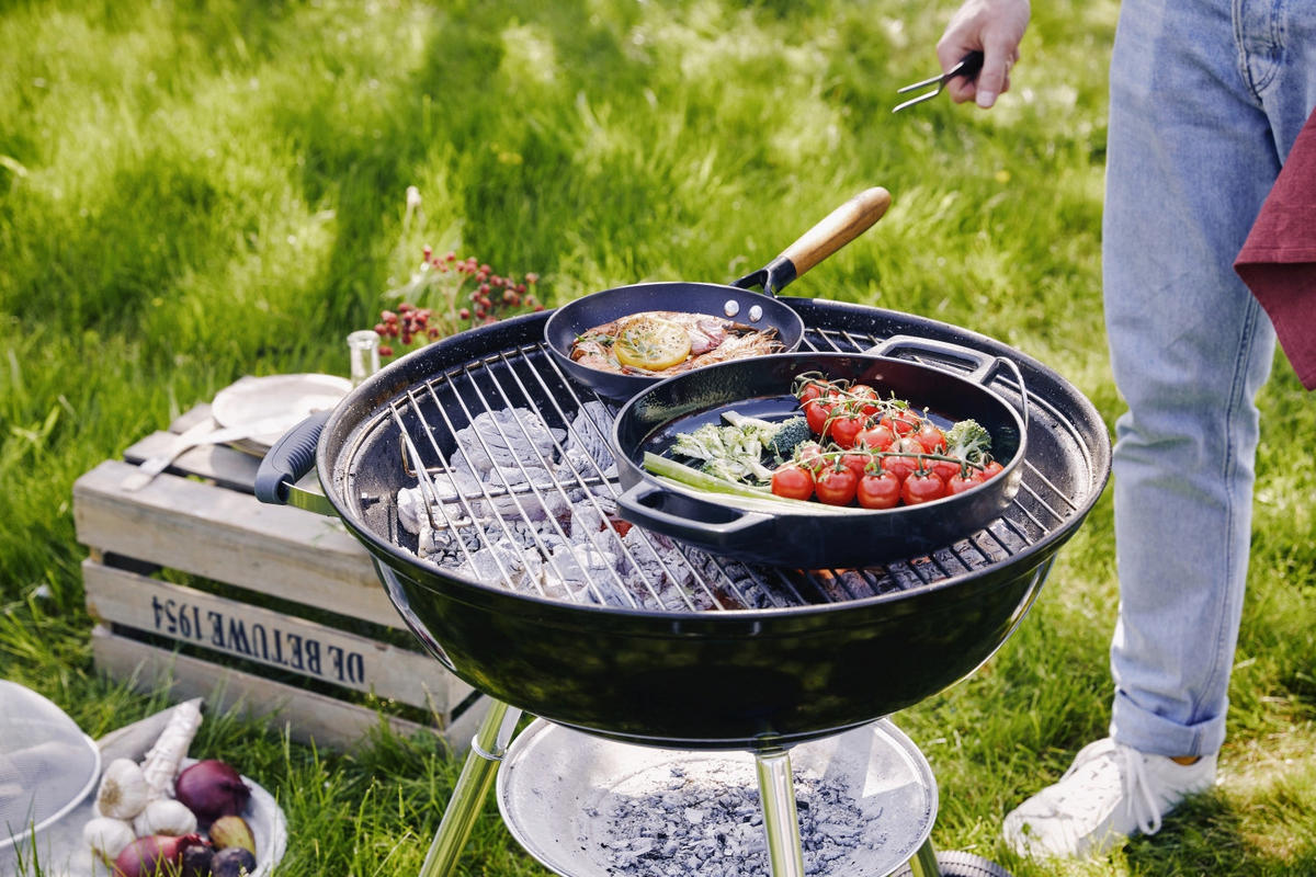 GRILLPFANNE / Grillplatte Nori ø 28 cm + Kostenlose Ledergriffe - für alle Herdarten geeignet - emaillierte Antihaftbeschichtung - Schwarz, Keramik (1/29/6cm)