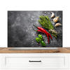 SPRITZSCHUTZ KÜCHE Pfeffer - Kräuter - Gewürze - Beton 90x60 cm - Rot, Metall (90/0.3/60cm) - MuchoWow