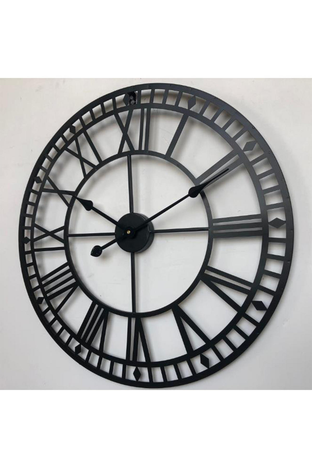 WANDUHR aus Eisen in Schwarz 40 cm Durchmesser Römischen-Ziffern Leises Uhrwerk Präzise Zeitanzeige Vielseitig kombinierbar - Schwarz, Metall (40/1/40cm) - Livingandhome