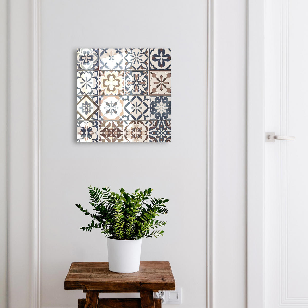 SCHLÜSSELBOX Weiß 30x30 cm – Türöffnung nach rechts - Arabeskenmosaik - Braun, Metall (30/30/5cm) - TULUP