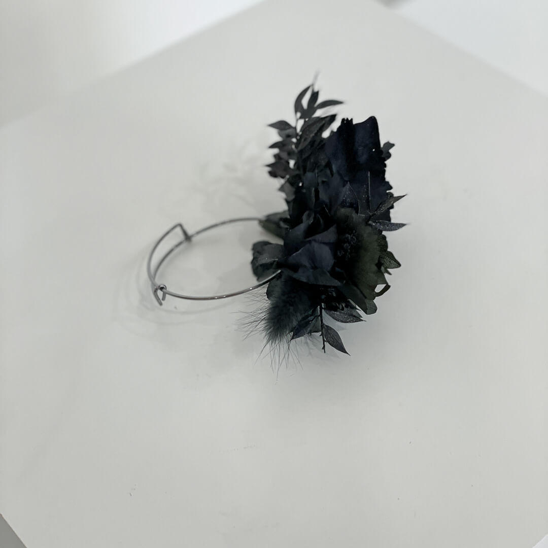 ARMBAND Trockenblumen schwarz metall - schwarz / Hortensie - Schwarz, Naturmaterialien (15cm) - Lykke & You