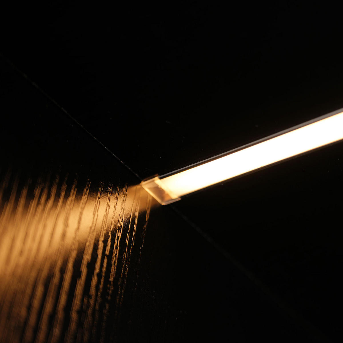 HIGHBOARD 62/35/160 cm in Schwarz mit LED-Beleuchtung und Sicherheitsglas - Schwarz, Holzwerkstoff (62/160/35cm) - Flora Grace