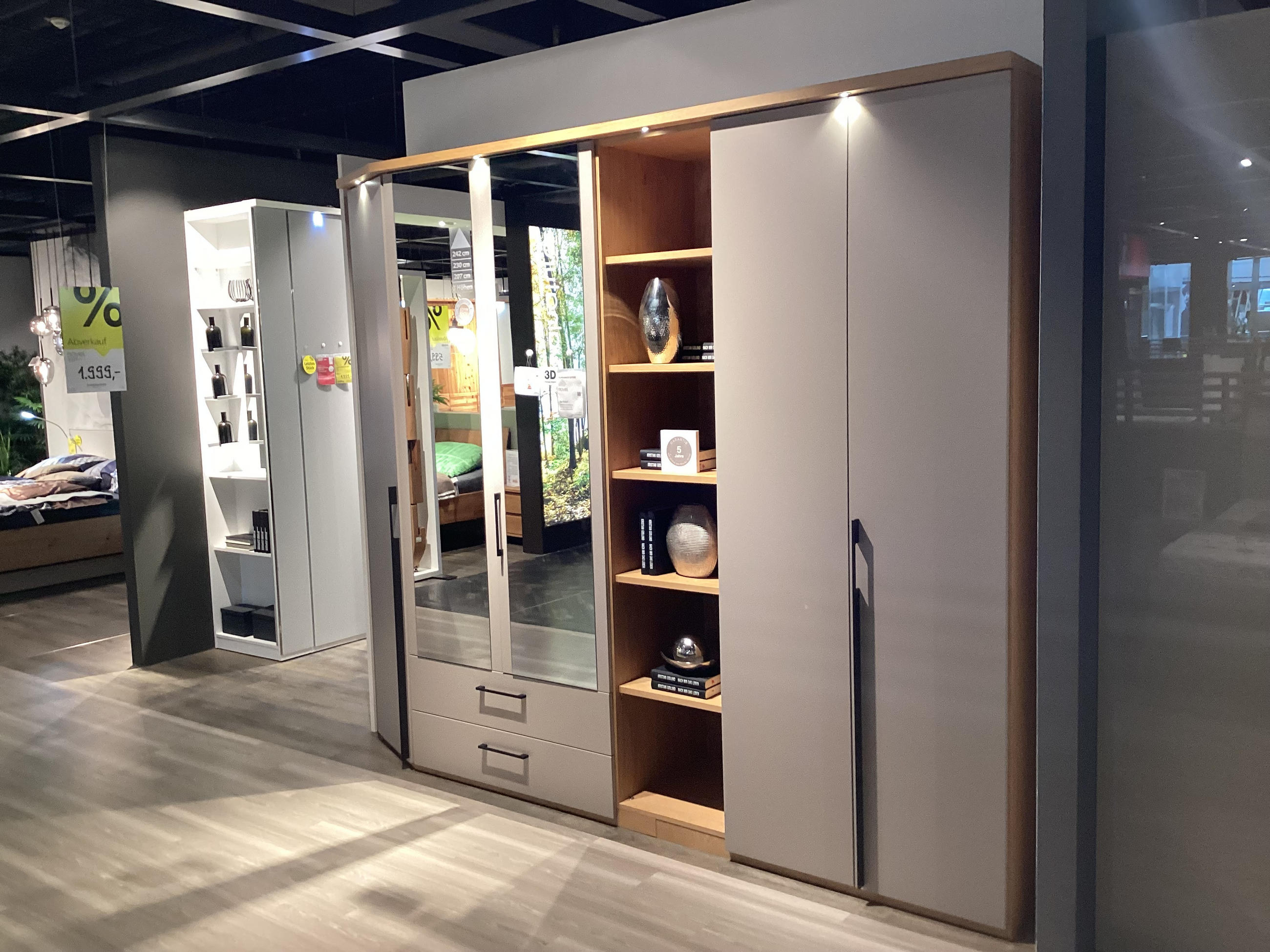 Schrank Roomline - Novel
