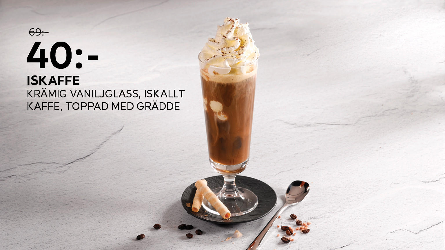 Iskaffe Krämig vaniljglass, iskallt kaffe, toppad med grädde