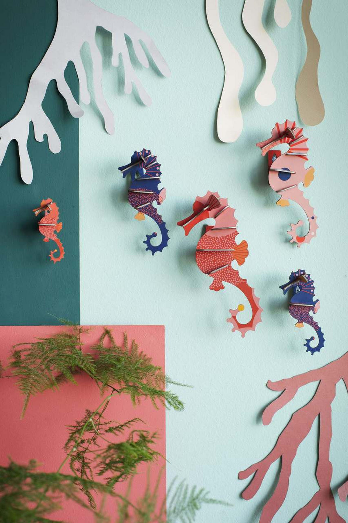 WANDDEKO Seepferdchen-Set 7/3 cm - Blau/Pink, Wellpappe (7/3/21cm) - KUNSTLOFT