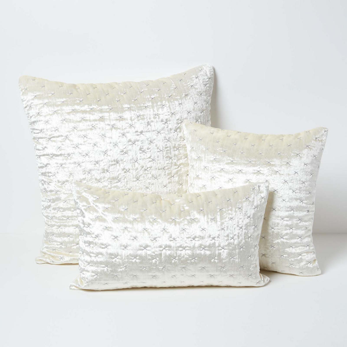 KISSENHÜLLE Pannesamt bestickt 40/40 cm - Creme, Textil (40/40cm) - Homescapes