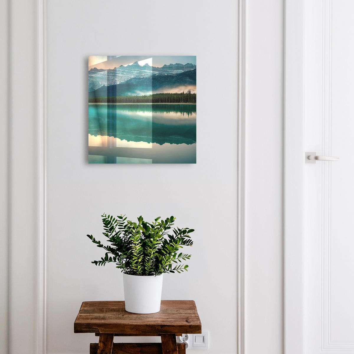 SCHLÜSSELBOX Weiß 30x30 cm – Türöffnung nach rechts - Spiegelung des Berges - Grün, Metall (30/30/5cm) - TULUP