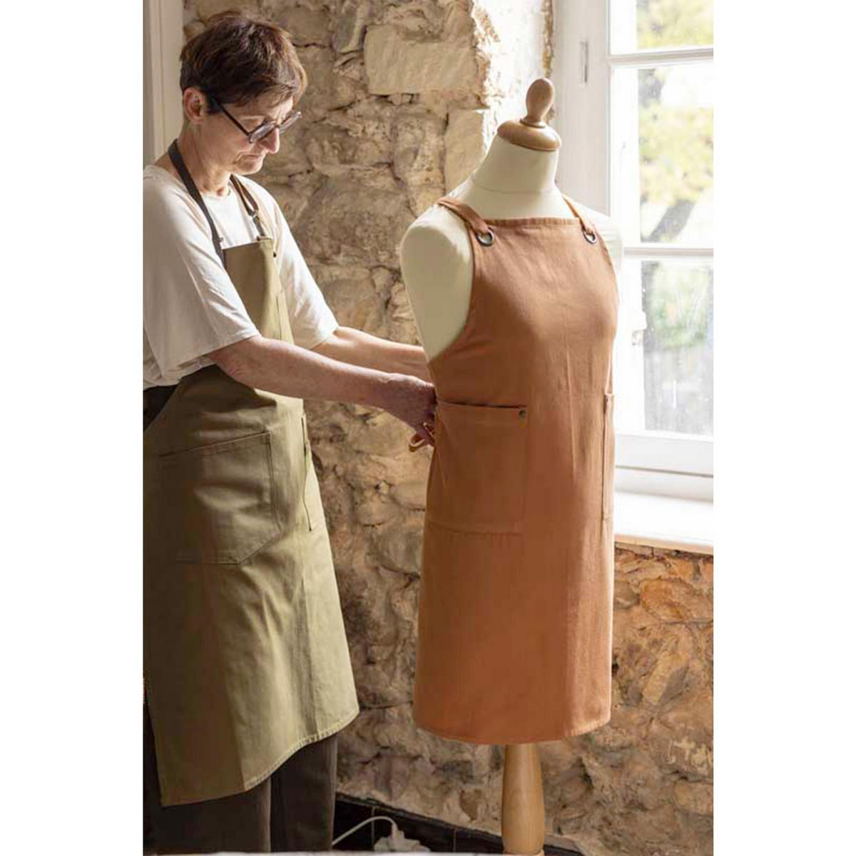 KÜCHENSCHÜRZE MIT TASCHEN Artisan zimt 72 x 85 cm - Braun, Textil (72/85cm) - Winkler