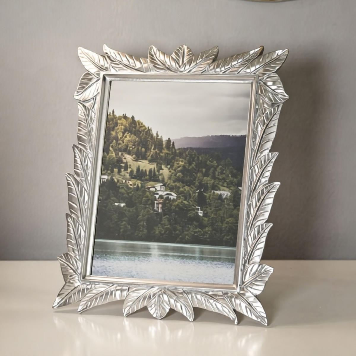 BILDERRAHMEN Leavy, Fotoformat 15 x 20 cm, silberfarben, Polyresin und Glas, Rahmen 21,2 x 1,7 x 26,8 cm - Silberfarben, Glas/Kunststoff (21.2/26.8/1.7cm) - Mauro Ferretti